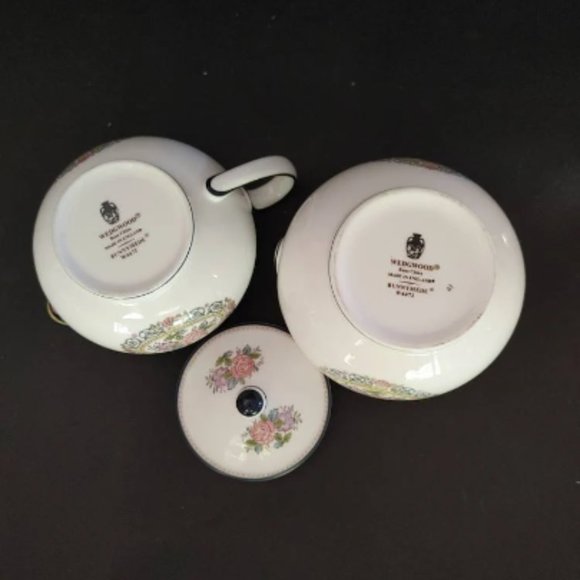 Wedgwood Runnymede Creamer and Covered Sugar Bowl w4472 circa 1978 to 1998 - Picture 3 of 5